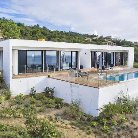 Spacious Modern With Private Pool